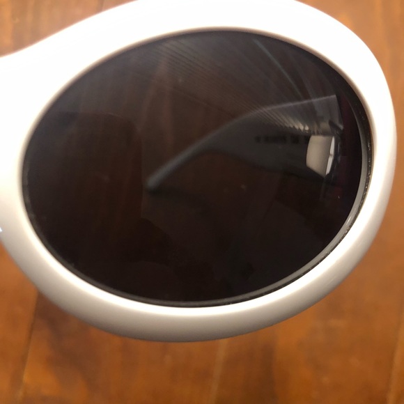 Authentic Vintage Gucci Sunglasses GG2400 - White - Picture 11 of 13